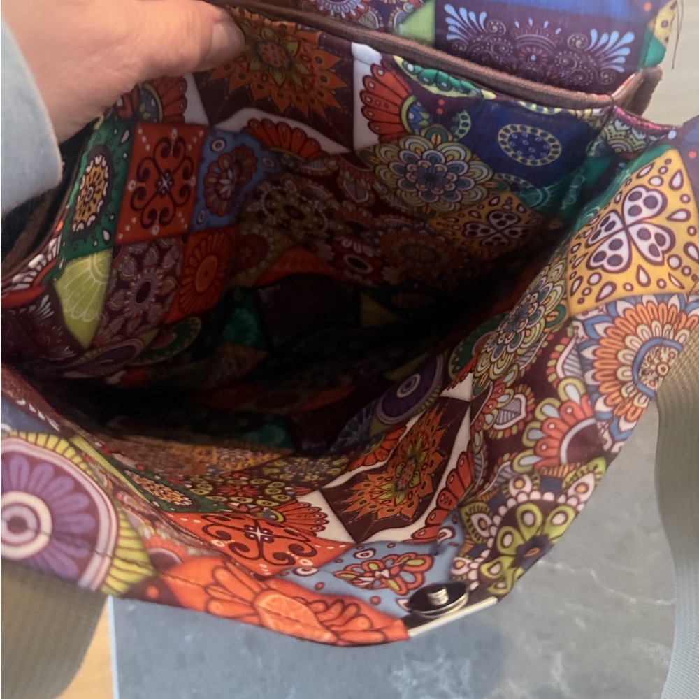 Handcrafted shoulder-bag in corduroy and cotton. Inside pocket with magnet clasp - Picture 4 of 6